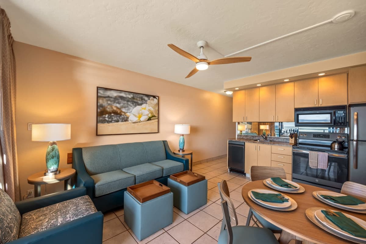 Condo in Lahaina · ★5.0 · 1 bedroom · 2 beds · 1 shared bath - Photo 5
