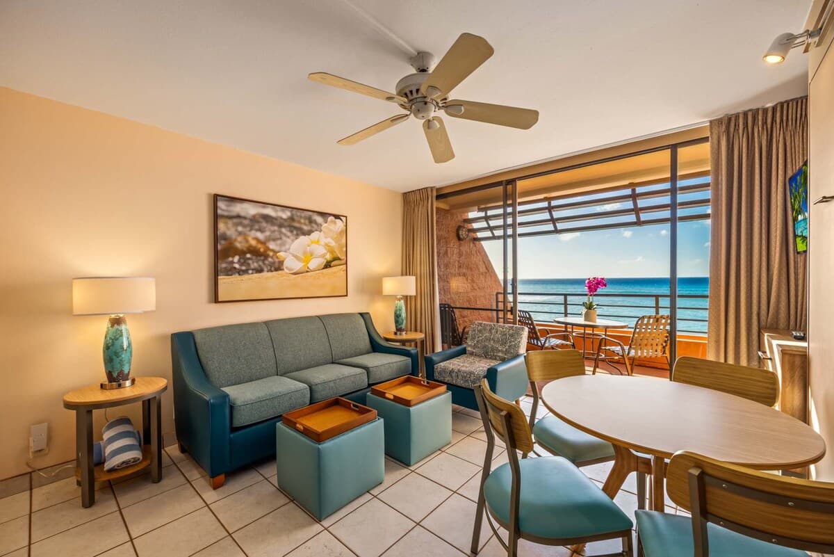 Condo in Lahaina · ★5.0 · 1 bedroom · 2 beds · 1 shared bath - Photo 5