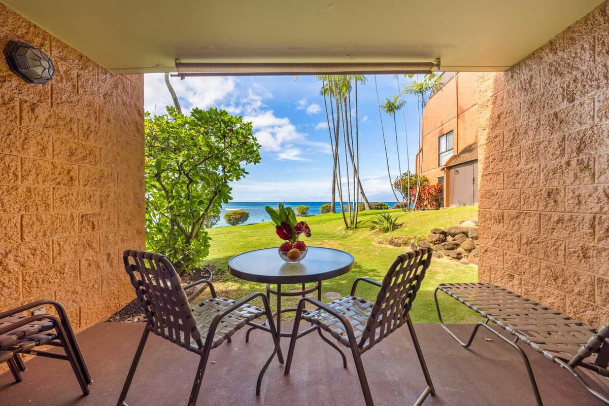 Condo in Lahaina · ★4.71 · 1 bedroom · 2 beds · 1 shared bath - Photo 3