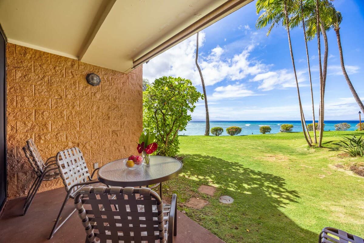 Condo in Lahaina · ★4.71 · 1 bedroom · 2 beds · 1 shared bath - Photo 4