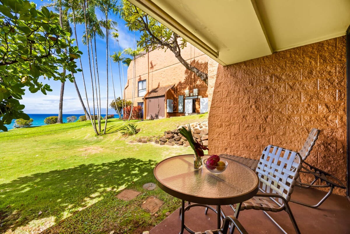 Condo in Lahaina · ★4.71 · 1 bedroom · 2 beds · 1 shared bath - Photo 5