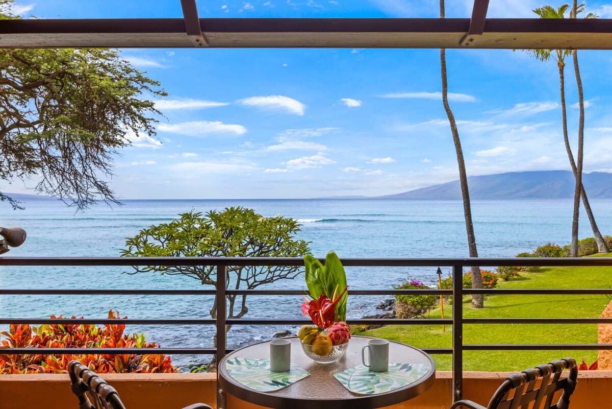 Condo in Lahaina · ★4.75 · 1 bedroom · 2 beds · 1 shared bath - Photo 2