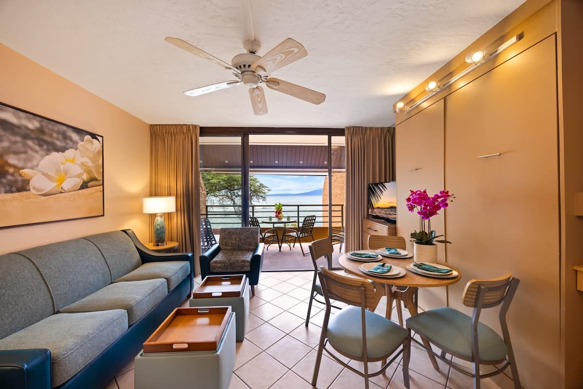 Condo in Lahaina · ★4.92 · 1 bedroom · 2 beds · 1 shared bath - Photo 1