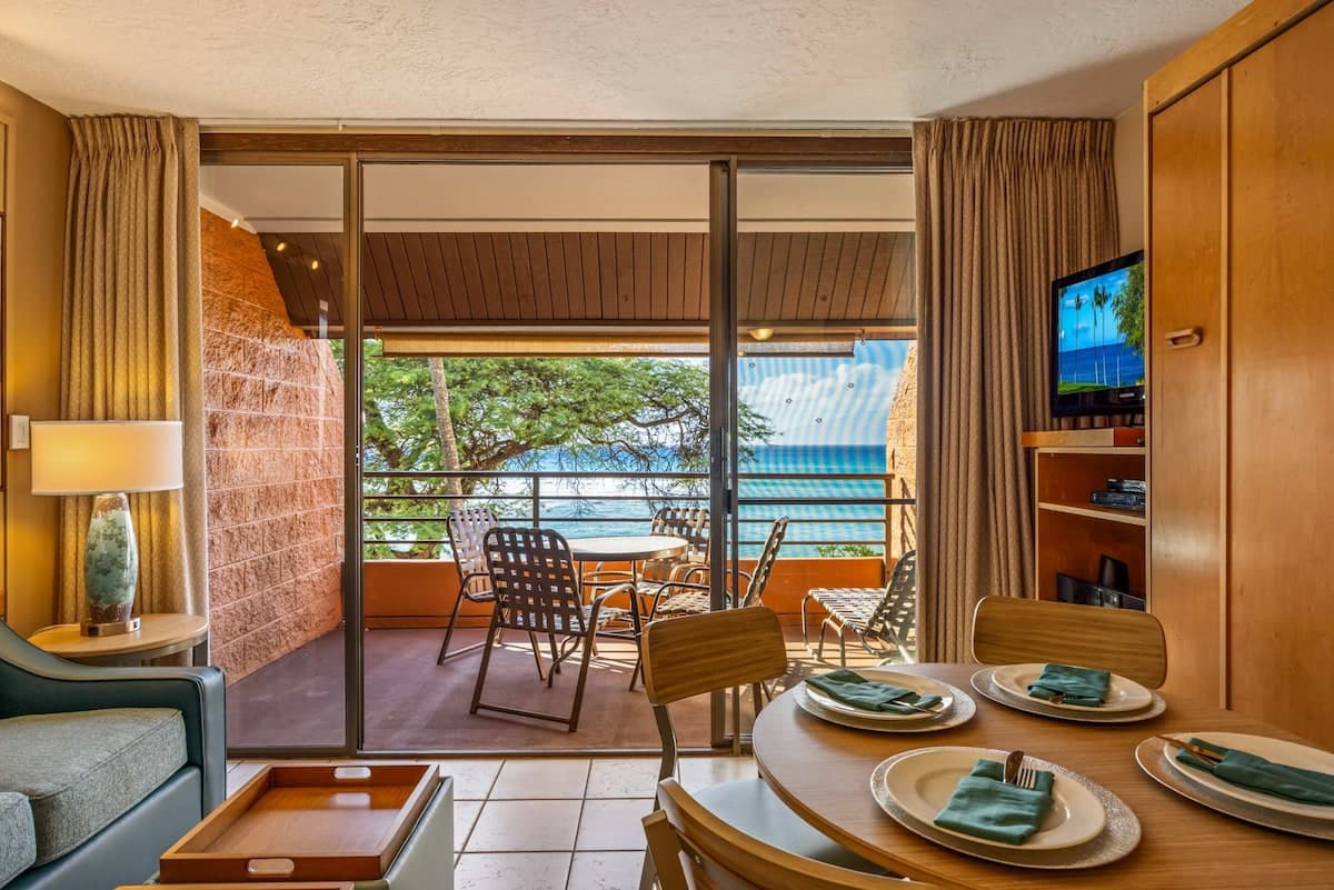 Condo in Lahaina · ★4.91 · 1 bedroom · 2 beds · 1 shared bath - Photo 5