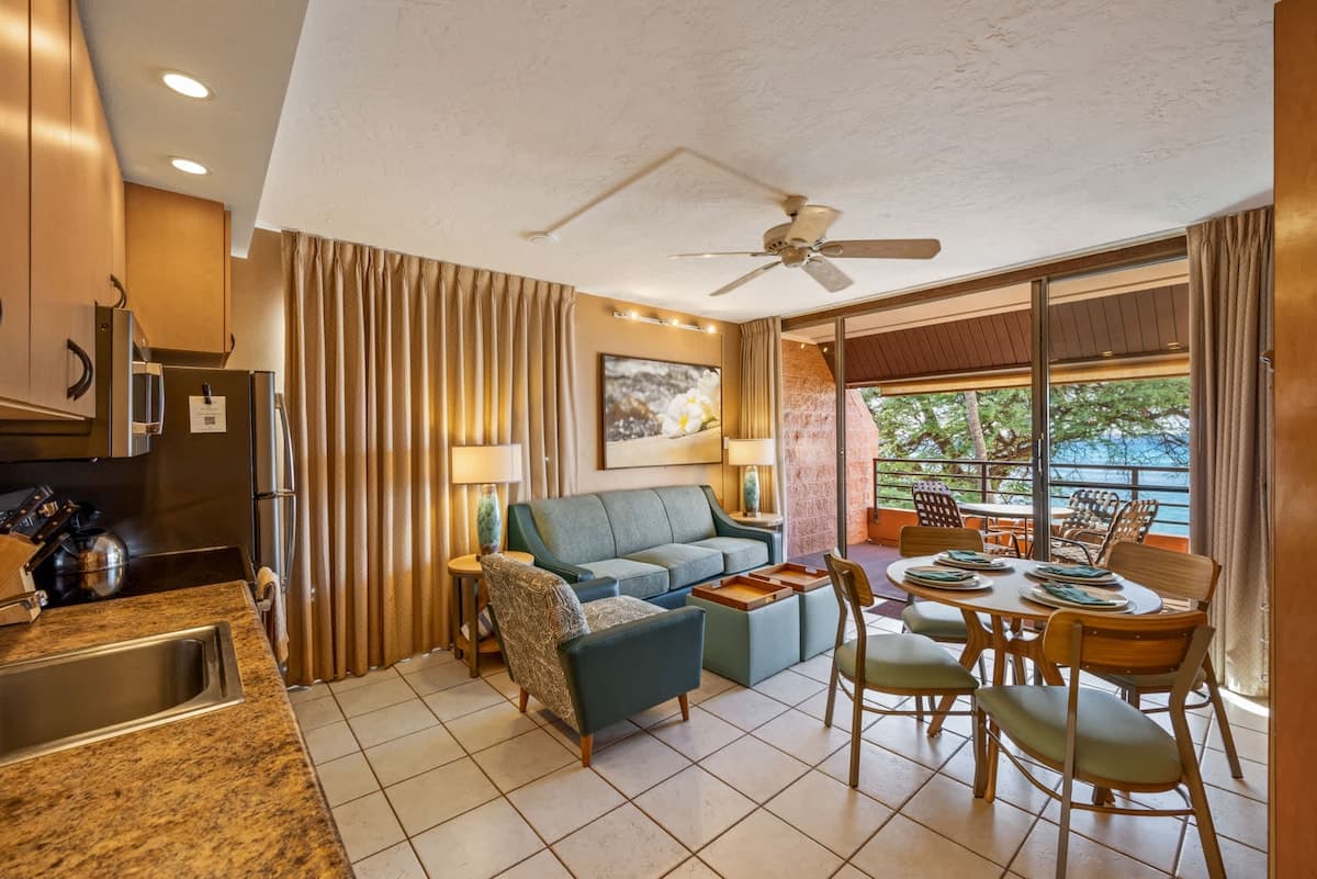 Condo in Lahaina · ★4.91 · 1 bedroom · 2 beds · 1 shared bath - Photo 3