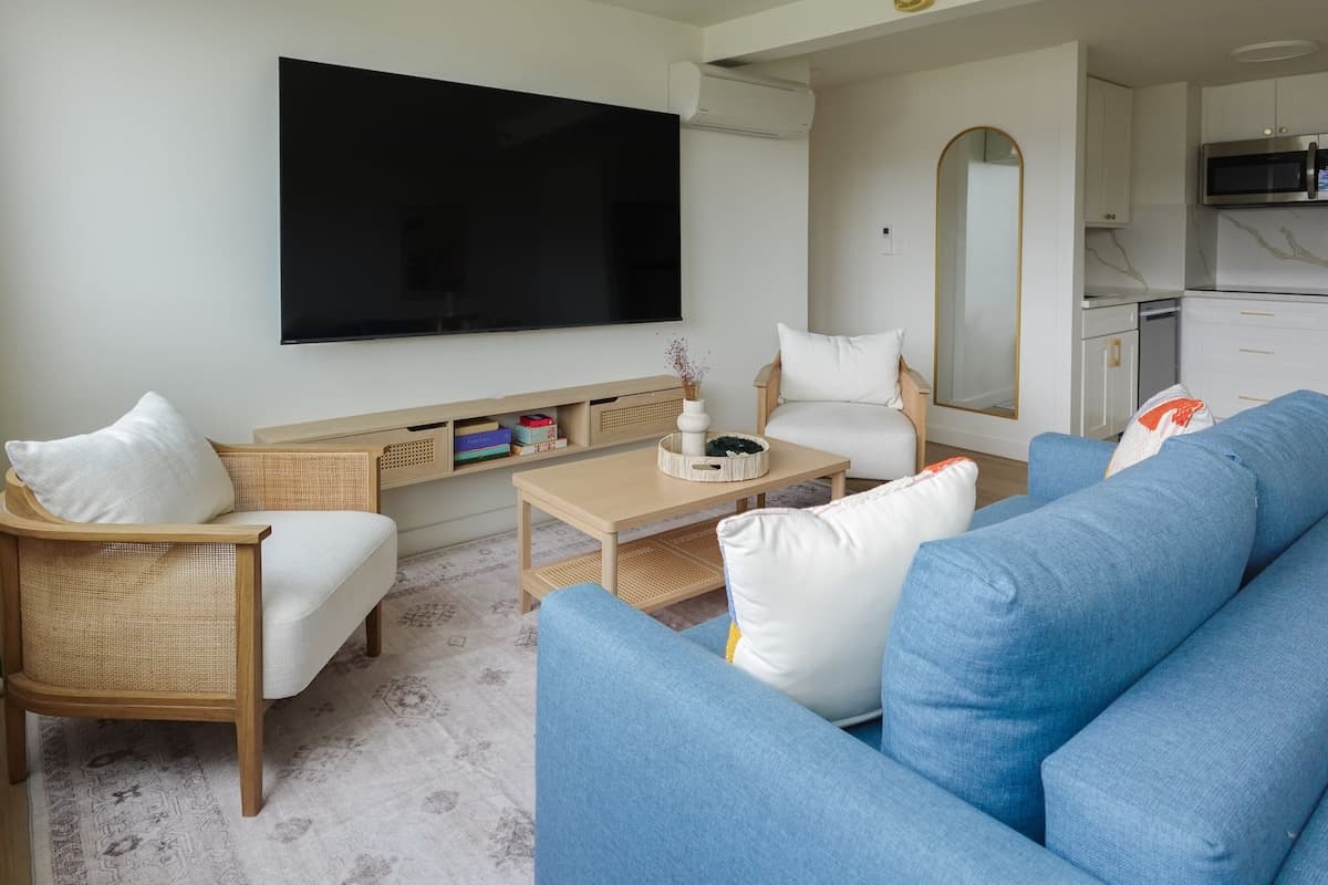 Condo in Honolulu · ★4.91 · 1 bedroom · 3 beds · 1 private bath - Photo 5