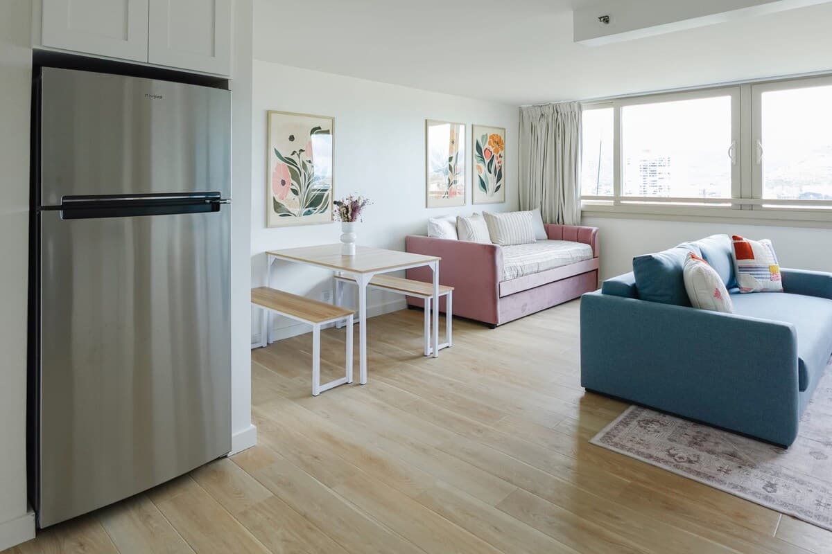 Condo in Honolulu · ★4.91 · 1 bedroom · 3 beds · 1 private bath - Photo 2