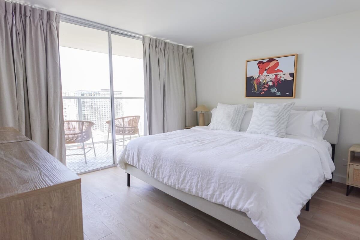 Condo in Honolulu · ★4.91 · 1 bedroom · 3 beds · 1 private bath - Photo 4