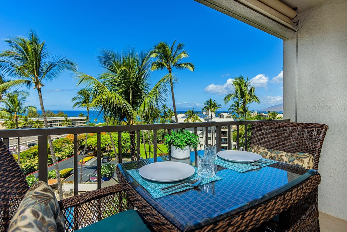 Condo in Kihei · ★4.94 · 1 bedroom · 2 beds · 1 shared bath - Photo 3