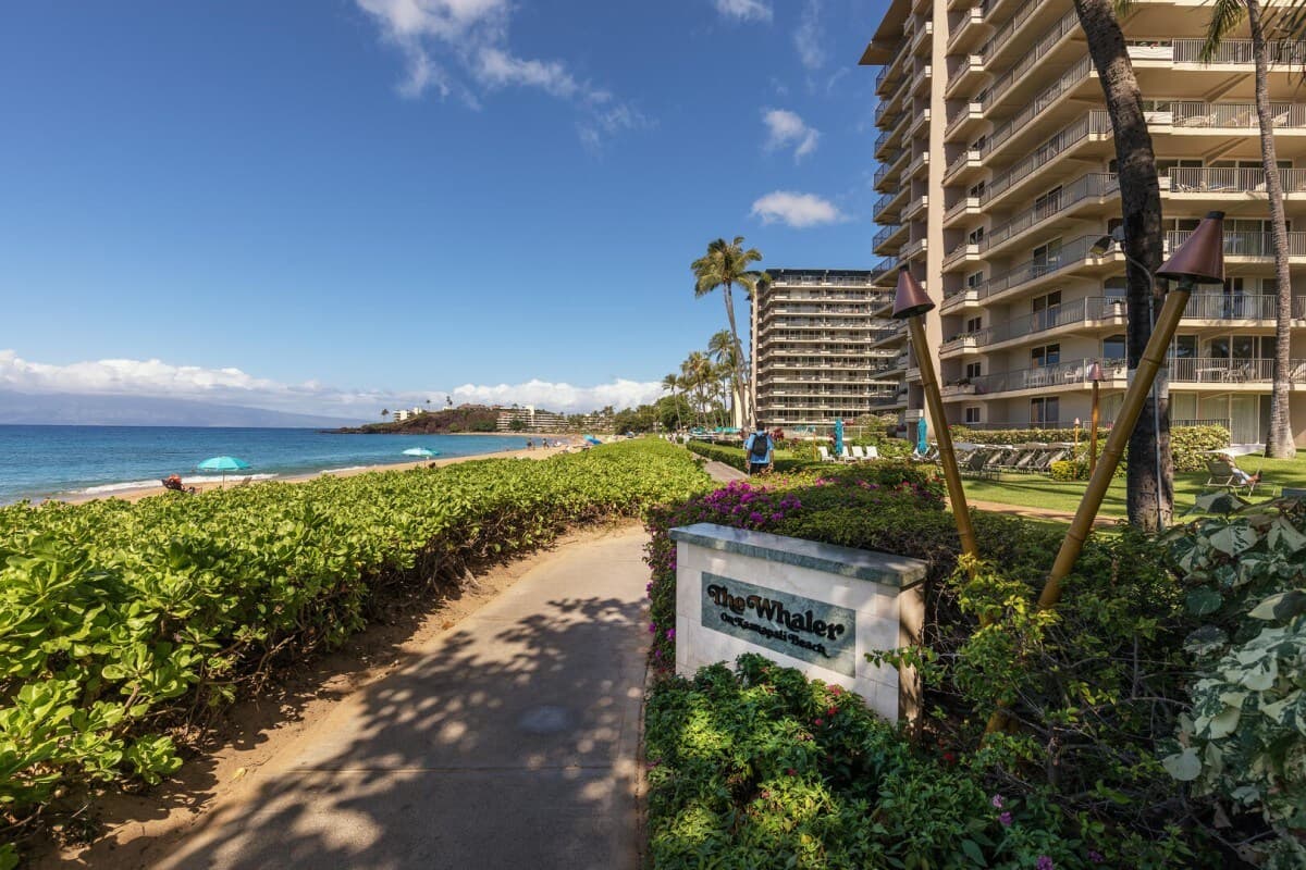 Condo in Lahaina · ★5.0 · 2 bedrooms · 3 beds · 2 baths - Photo 3