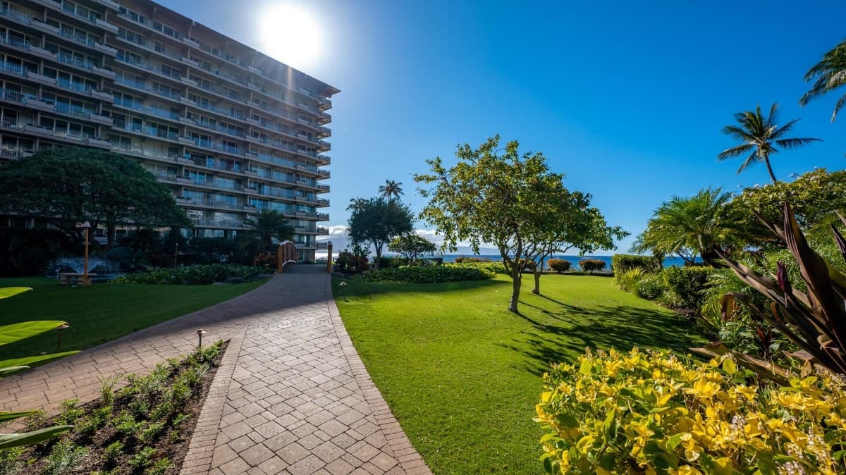 Condo in Lahaina · ★5.0 · 2 bedrooms · 3 beds · 2 baths - Photo 1