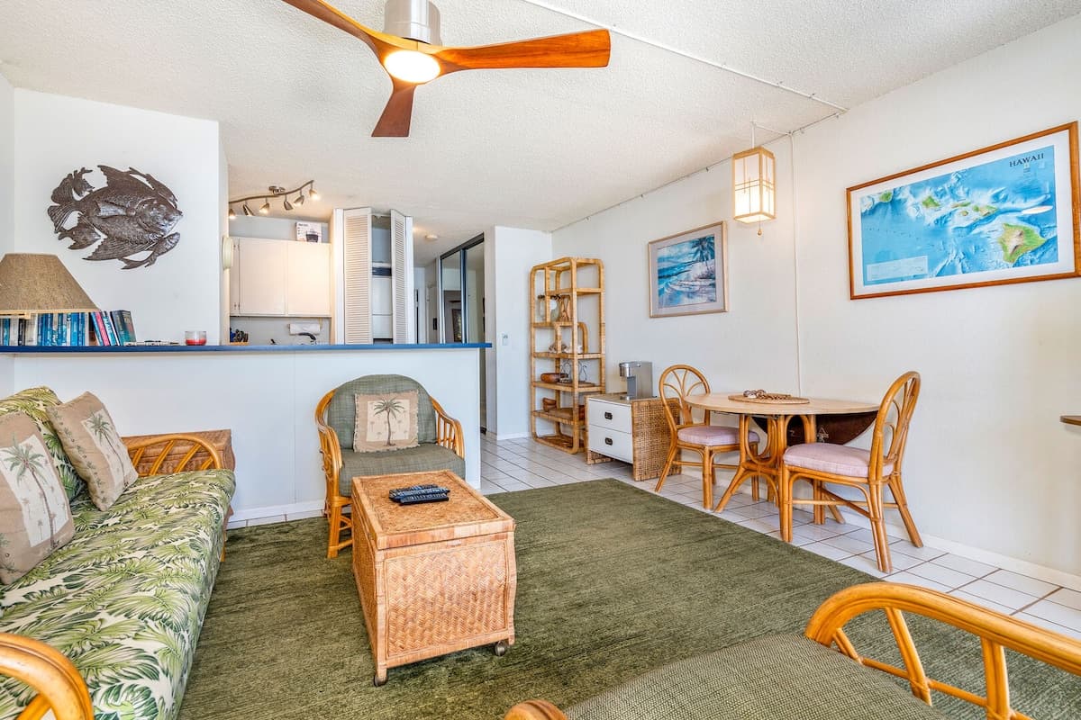 Condo in Wailuku · ★4.82 · 1 bedroom · 2 beds · 1 private bath - Photo 3