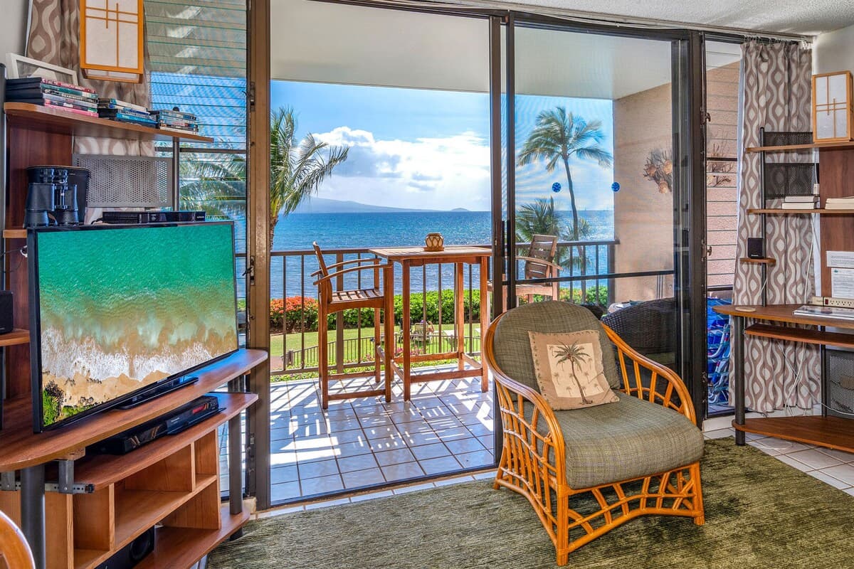 Condo in Wailuku · ★4.82 · 1 bedroom · 2 beds · 1 private bath - Photo 4