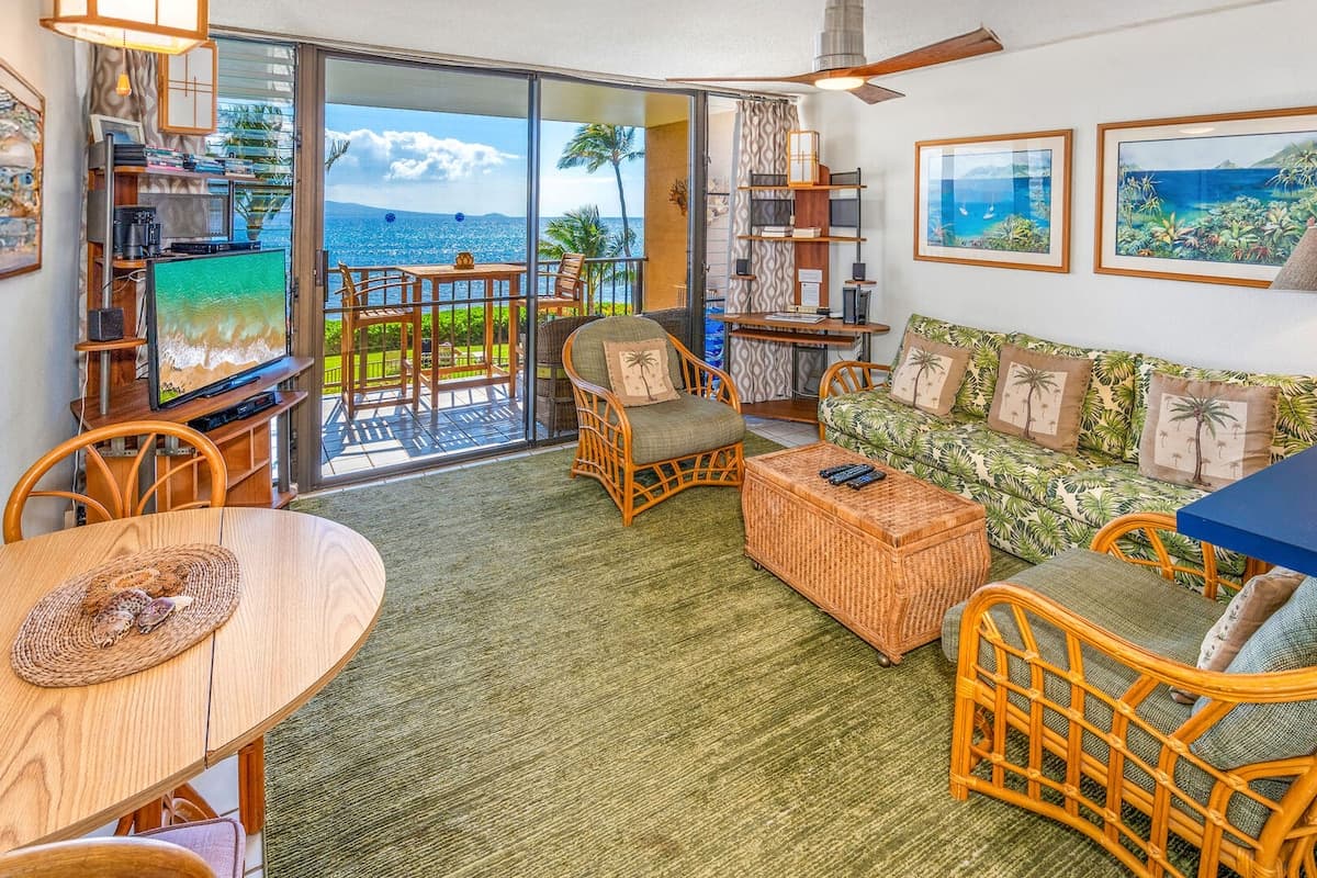 Condo in Wailuku · ★4.82 · 1 bedroom · 2 beds · 1 private bath - Photo 1