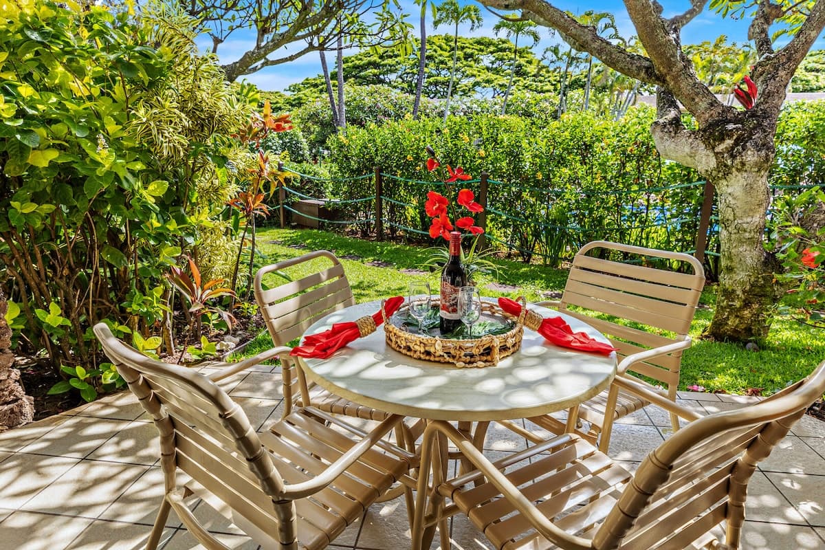 Condo in Lahaina · ★4.57 · 1 bedroom · 3 beds · 1 bath - Photo 3