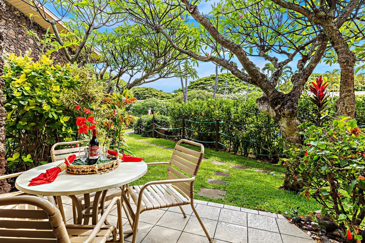 Condo in Lahaina · ★4.57 · 1 bedroom · 3 beds · 1 bath - Photo 2
