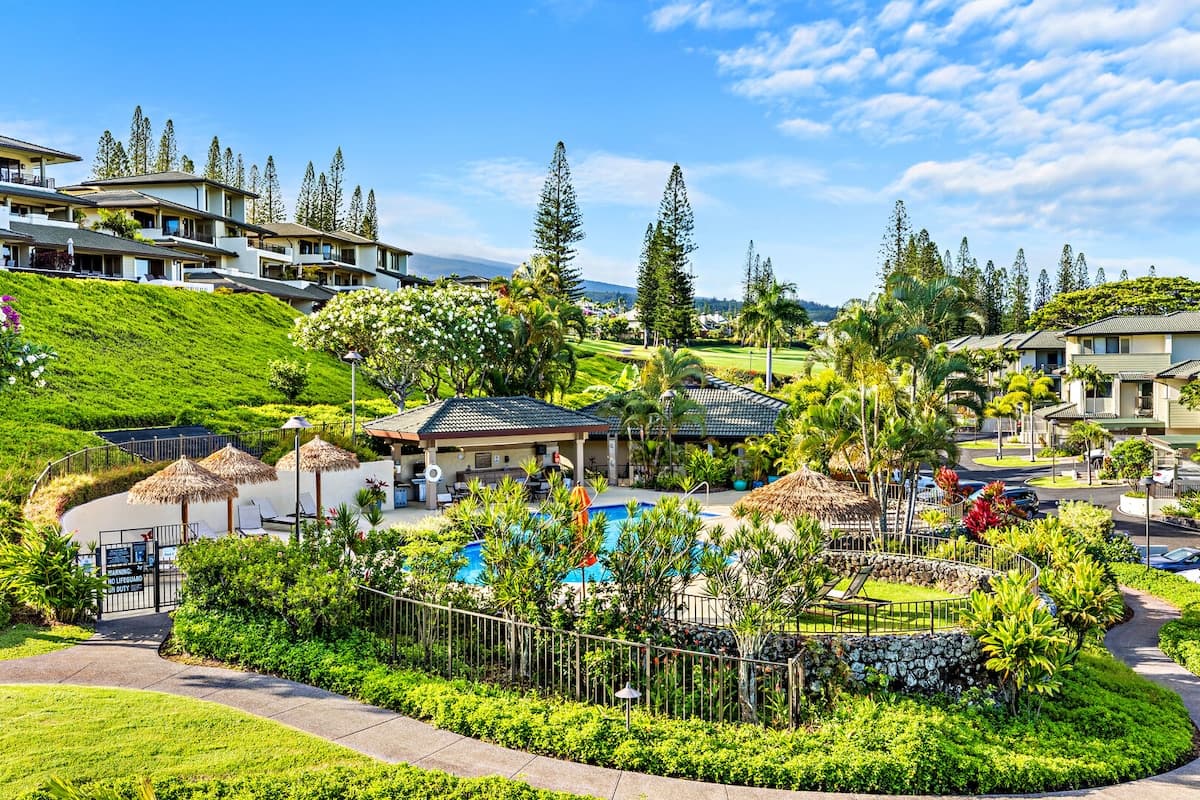 Condo in Lahaina · ★4.86 · 1 bedroom · 2 beds · 1.5 private baths - Photo 4