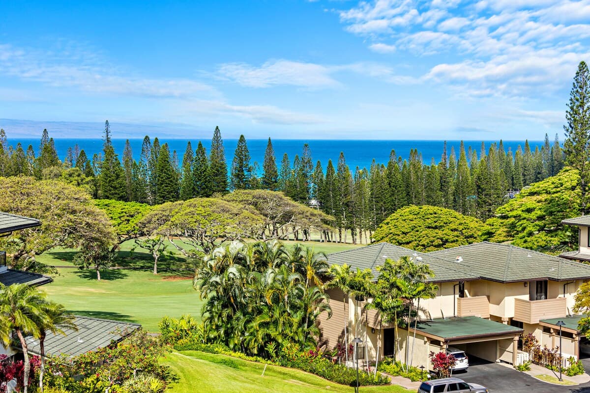 Condo in Lahaina · ★4.86 · 1 bedroom · 2 beds · 1.5 private baths - Photo 5