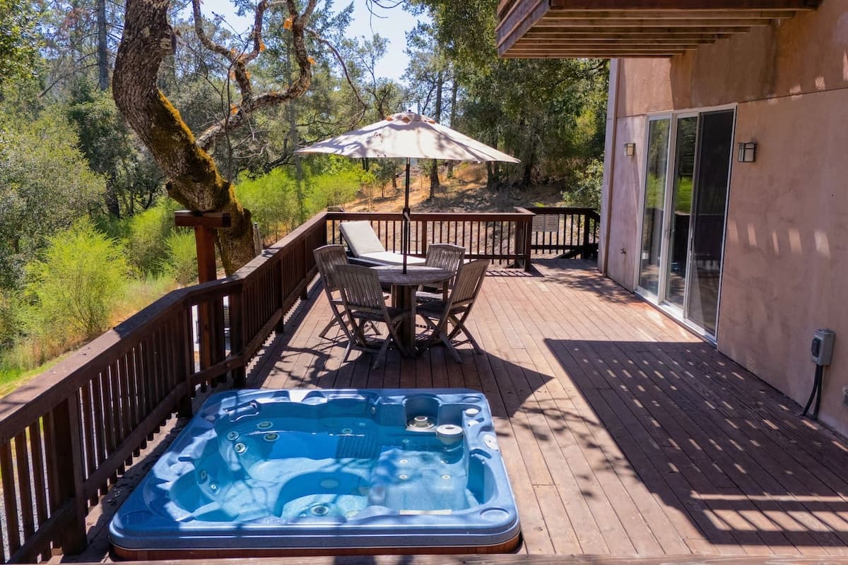 Mountain Retreat with Pool, Hot Tub & Bocce Court - Photo 4