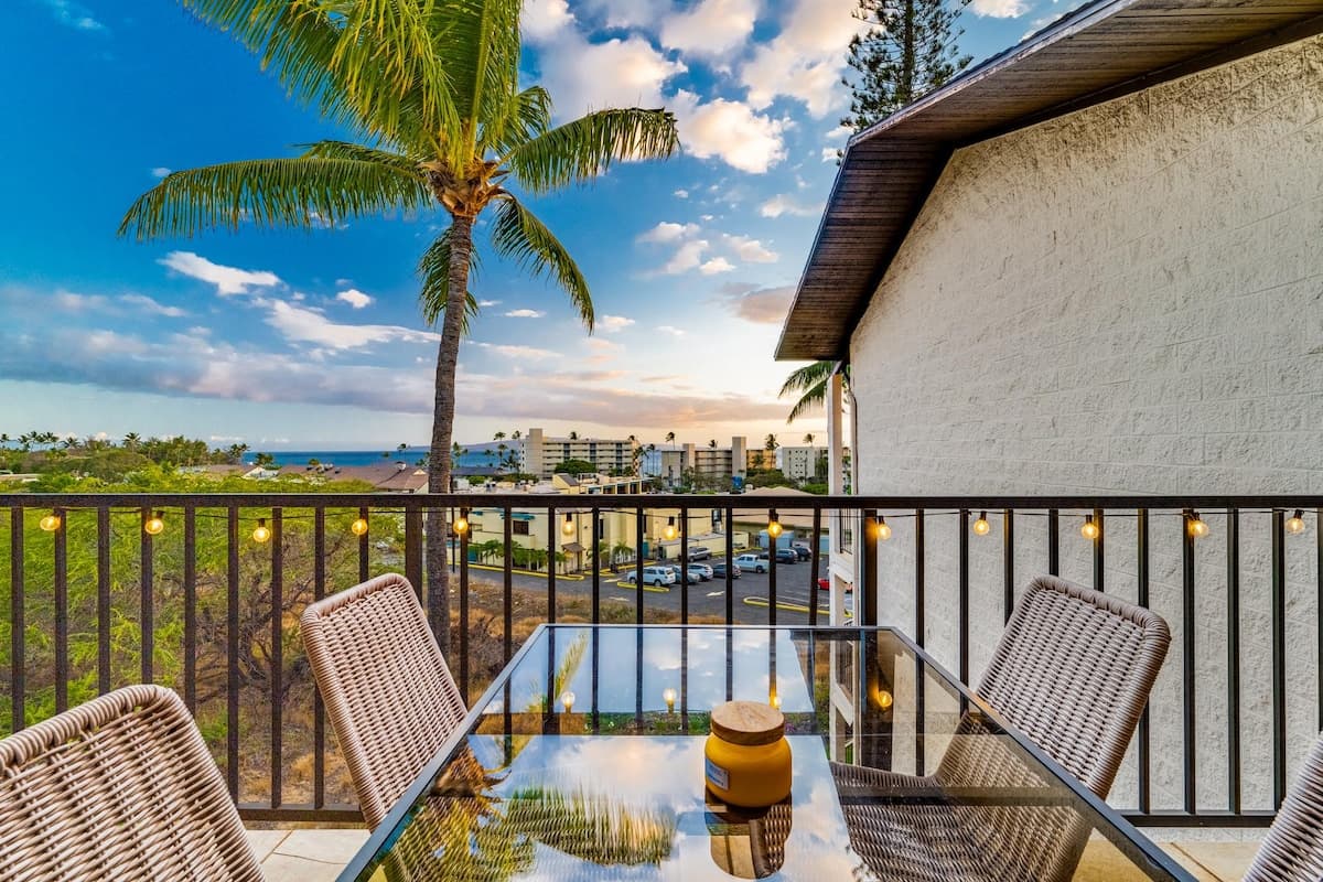 Condo in Kihei · ★4.33 · 2 bedrooms · 3 beds · 1 shared bath - Photo 2