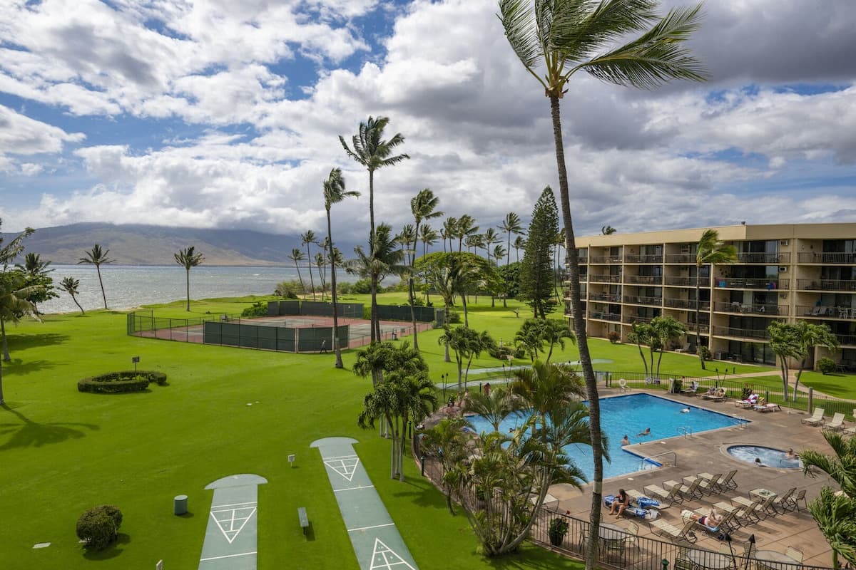 Condo in Kihei · ★5.0 · 2 bedrooms · 3 beds · 2 baths - Photo 4