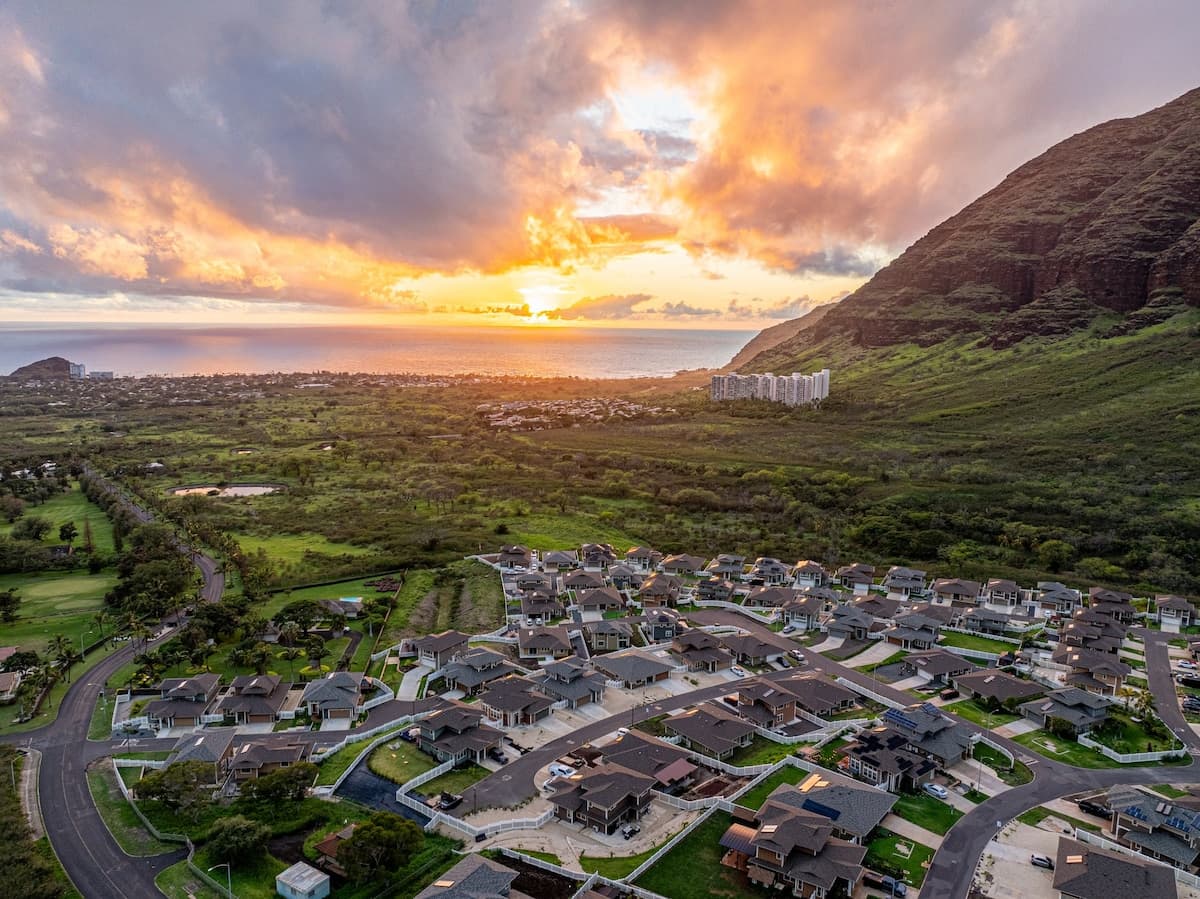 Home in Waianae · ★4.82 · 3 bedrooms · 4 beds · 2.5 private baths - Photo 5