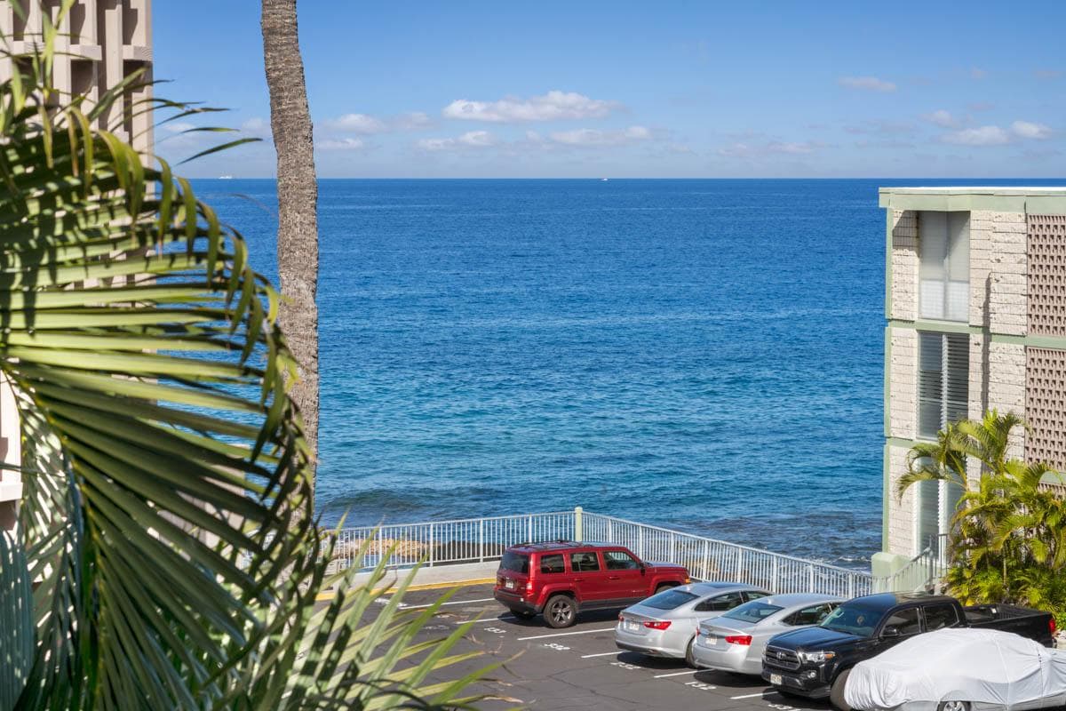 Condo in Kailua-Kona · ★4.63 · 1 bedroom · 2 beds · 1 private bath - Photo 4