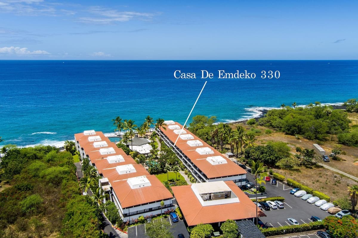 Condo in Kailua-Kona · ★4.7 · 1 bedroom · 2 beds · 1 private bath - Photo 3