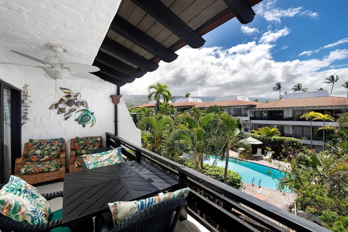 Condo in Kailua-Kona · ★4.7 · 1 bedroom · 2 beds · 1 private bath - Photo 4
