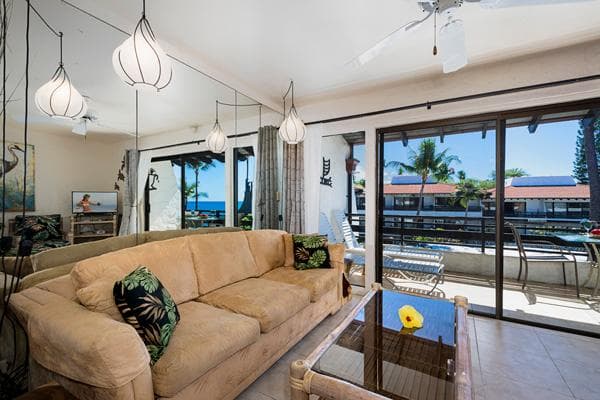 Condo in Kailua-Kona · ★4.88 · 1 bedroom · 2 beds · 1 private bath - Photo 5