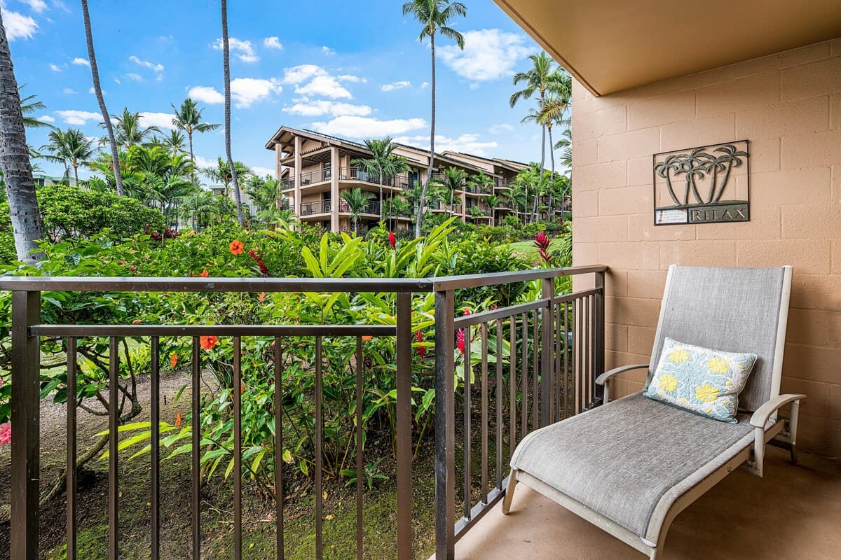 Condo in Kailua-Kona · ★4.4 · 1 bedroom · 2 beds · 1 private bath - Photo 4