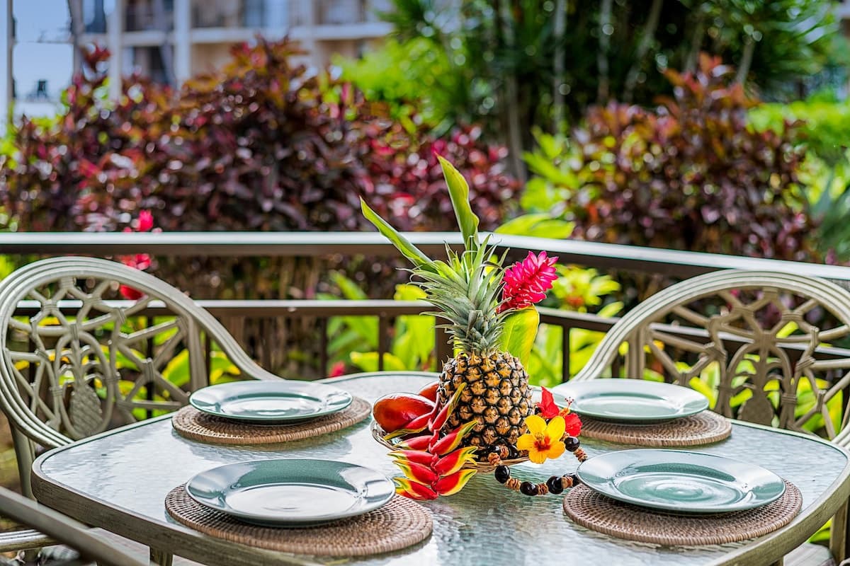 Condo in Kailua-Kona · ★4.4 · 1 bedroom · 2 beds · 1 private bath - Photo 1