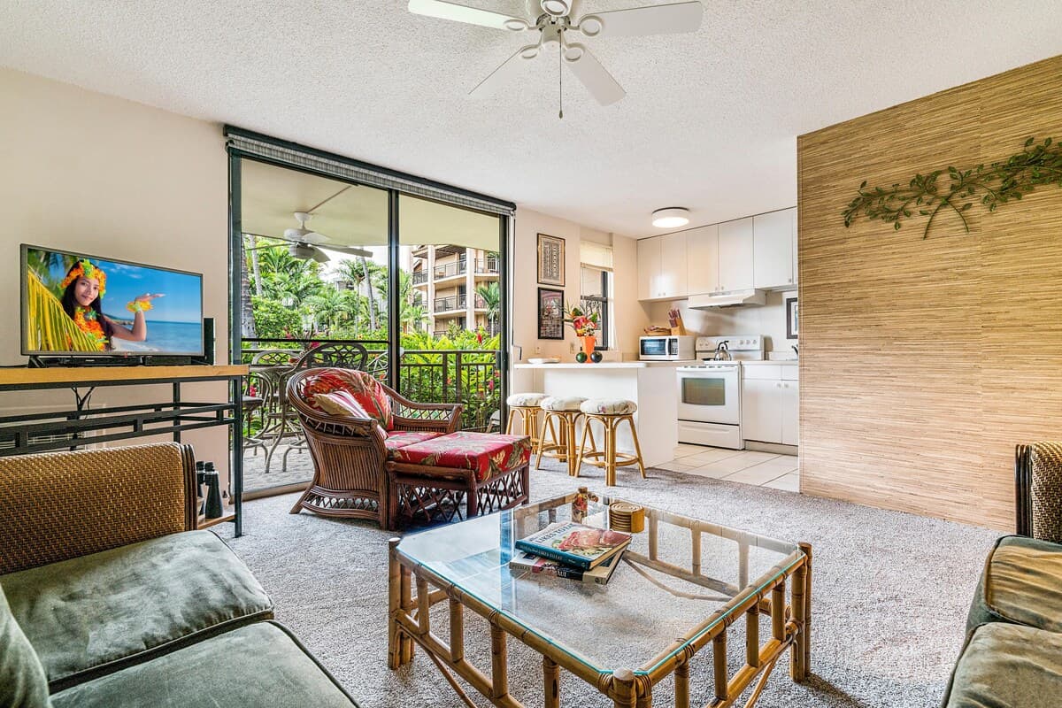 Condo in Kailua-Kona · ★4.4 · 1 bedroom · 2 beds · 1 private bath - Photo 5