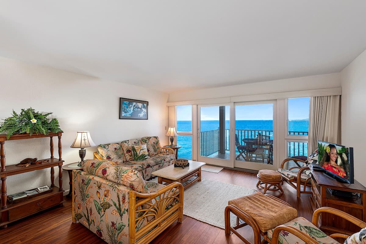Condo in Kailua-Kona · ★4.68 · 2 bedrooms · 4 beds · 2 private baths - Photo 4