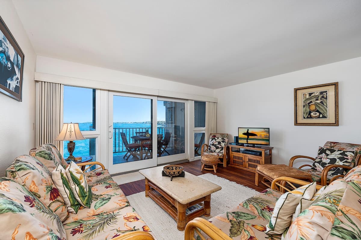 Condo in Kailua-Kona · ★4.68 · 2 bedrooms · 4 beds · 2 private baths - Photo 5