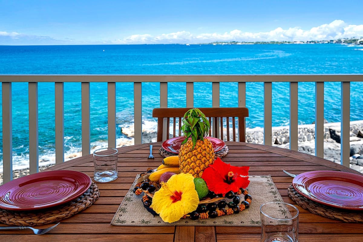 Condo in Kailua-Kona · ★4.68 · 2 bedrooms · 4 beds · 2 private baths - Photo 1