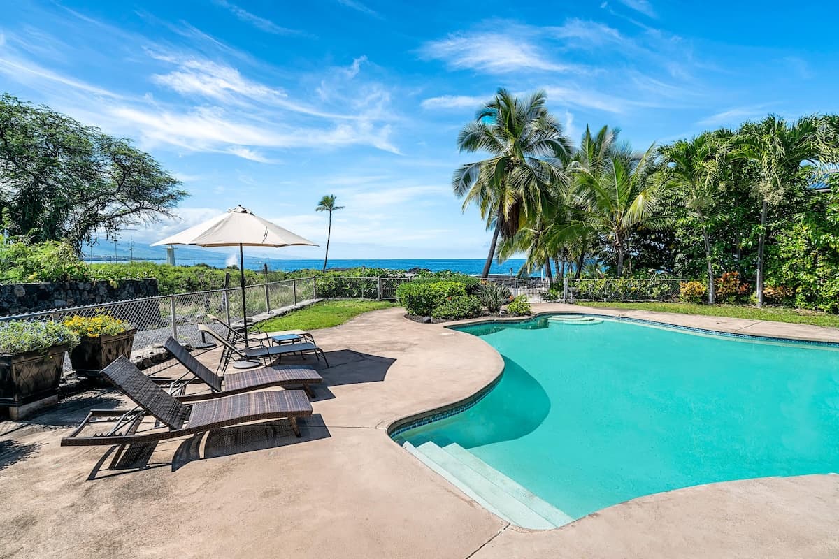 Home in Kailua-Kona · ★4.38 · 3 bedrooms · 5 beds · 3 baths - Photo 4