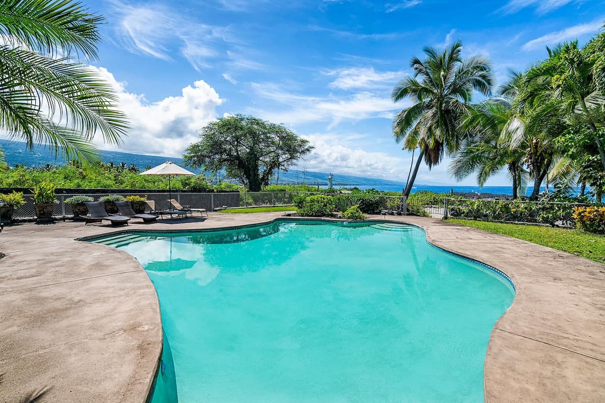 Home in Kailua-Kona · ★4.38 · 3 bedrooms · 5 beds · 3 baths - Photo 3