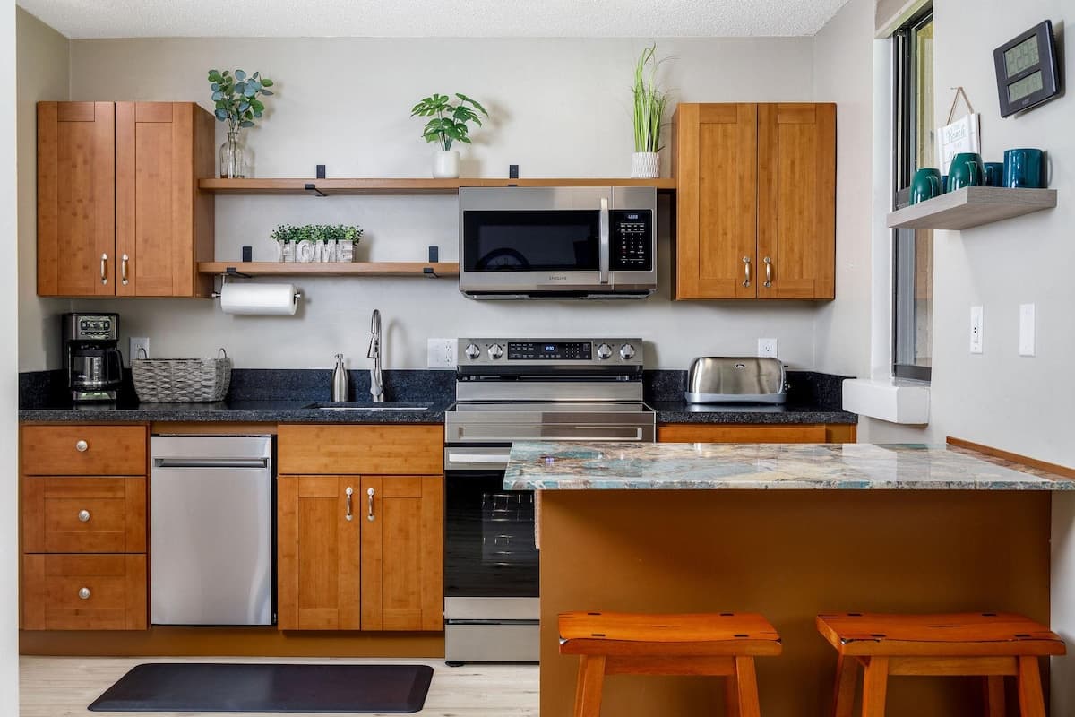 Condo in Kailua-Kona · ★4.77 · 1 bedroom · 1 bed · 1 private bath - Photo 4