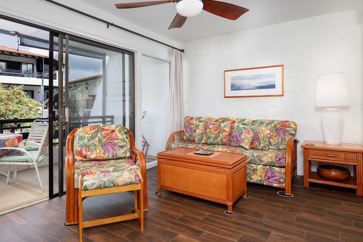 Condo in Kailua-Kona · ★4.6 · 1 bedroom · 2 beds · 1 private bath - Photo 2