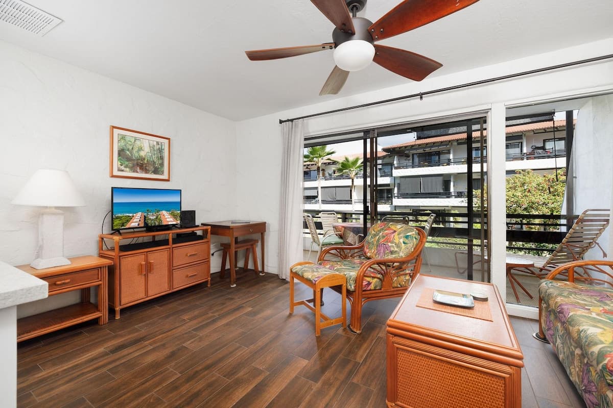 Condo in Kailua-Kona · ★4.6 · 1 bedroom · 2 beds · 1 private bath - Photo 3