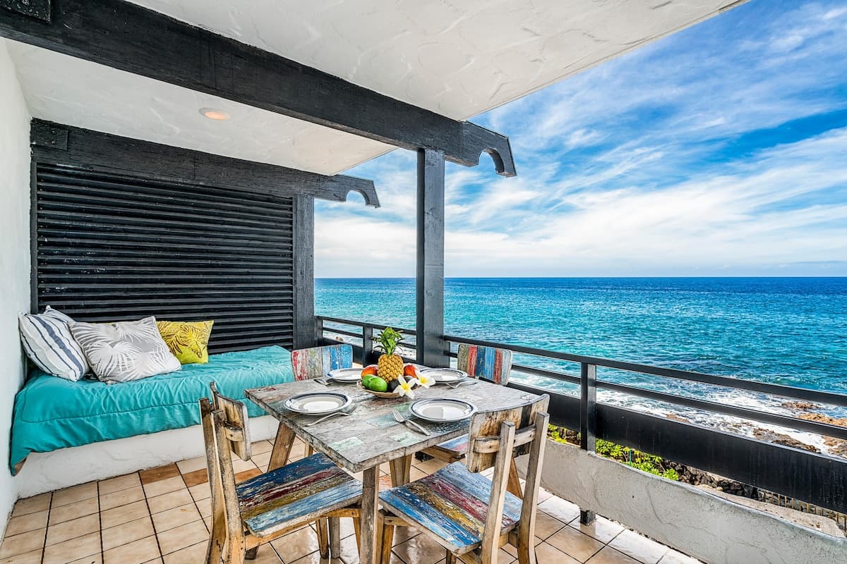 Condo in Kailua-Kona · ★4.68 · 2 bedrooms · 4 beds · 2 baths - Photo 2