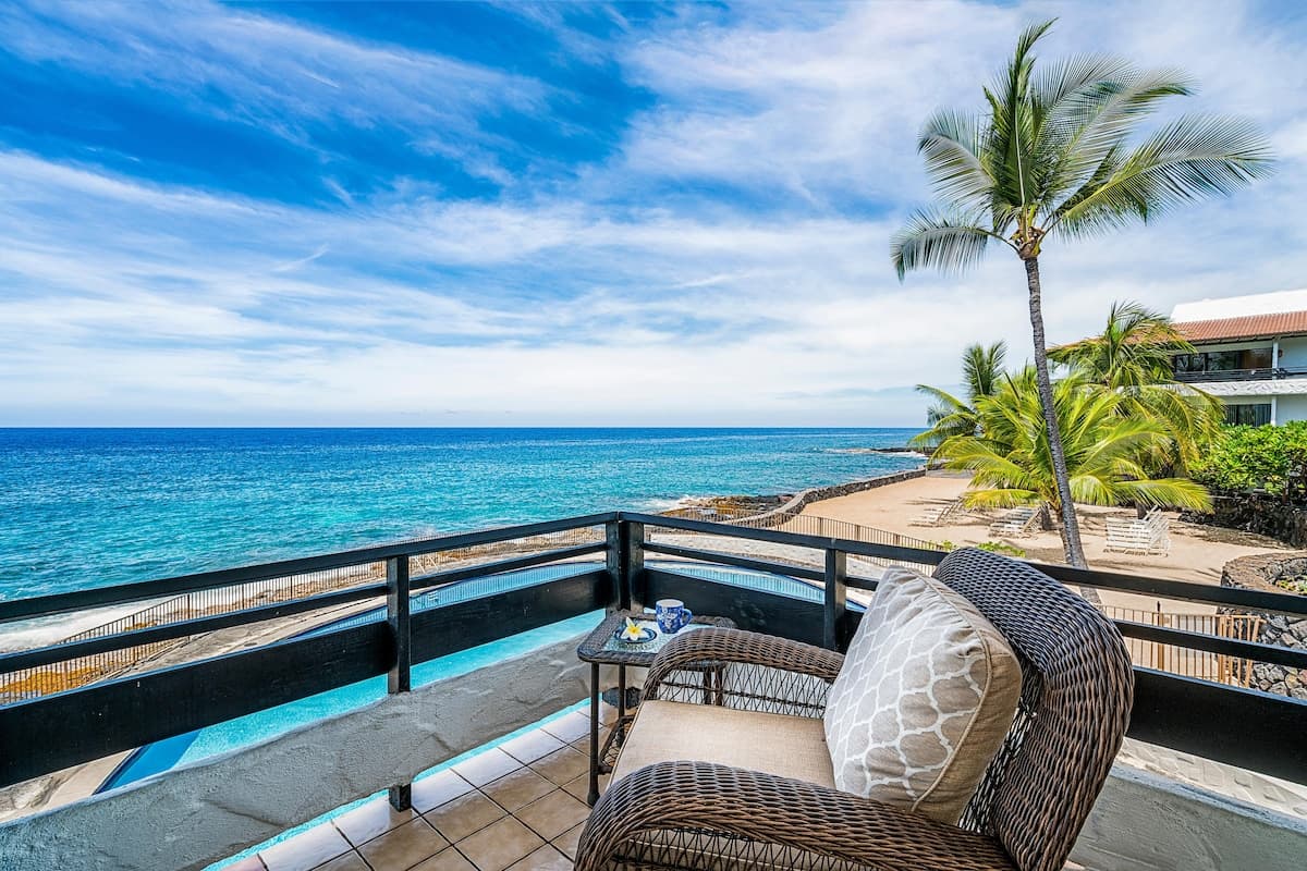 Condo in Kailua-Kona · ★4.68 · 2 bedrooms · 4 beds · 2 baths - Photo 1