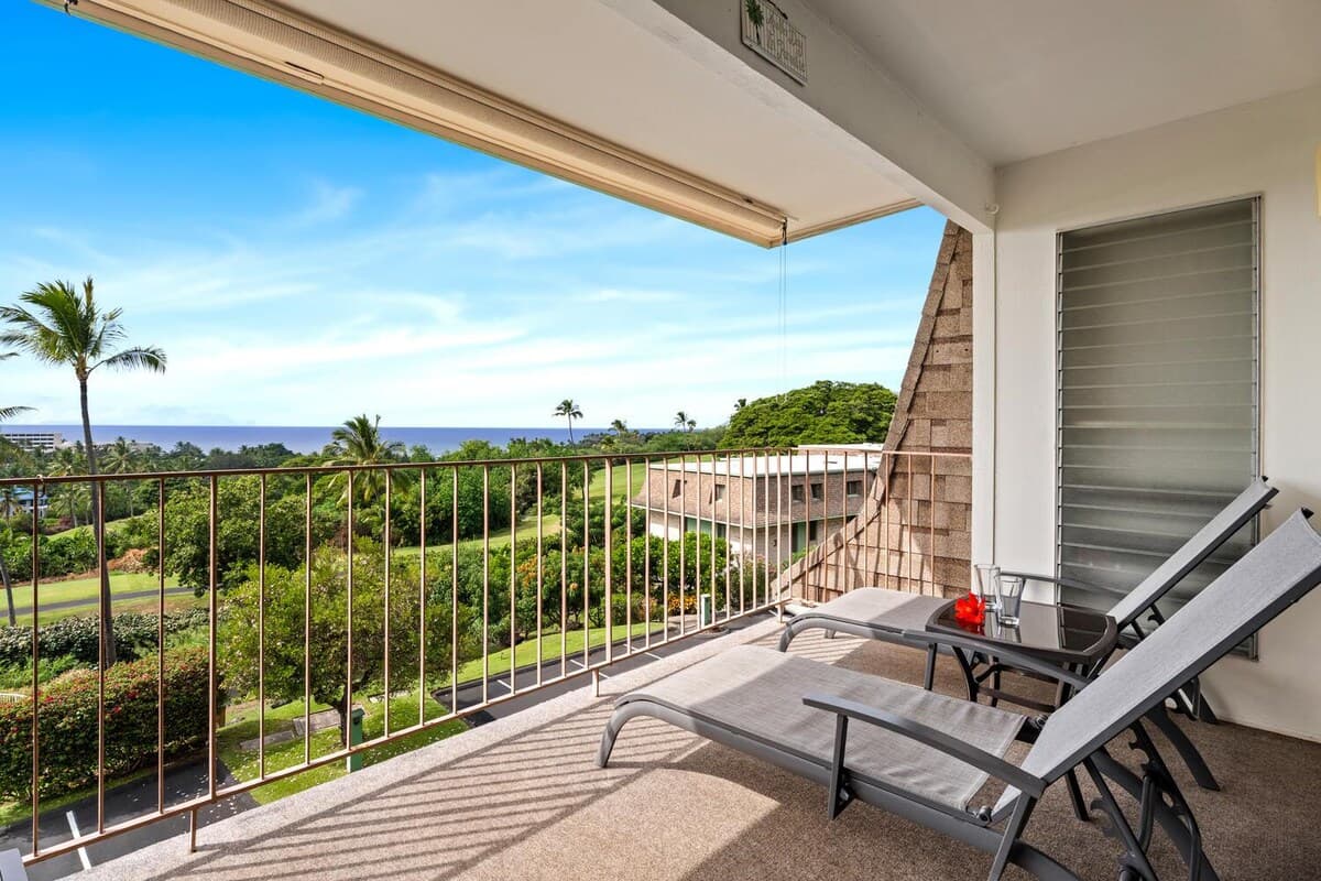 Condo in Kailua-Kona · ★4.76 · 1 bedroom · 2 beds · 2 private baths - Photo 2