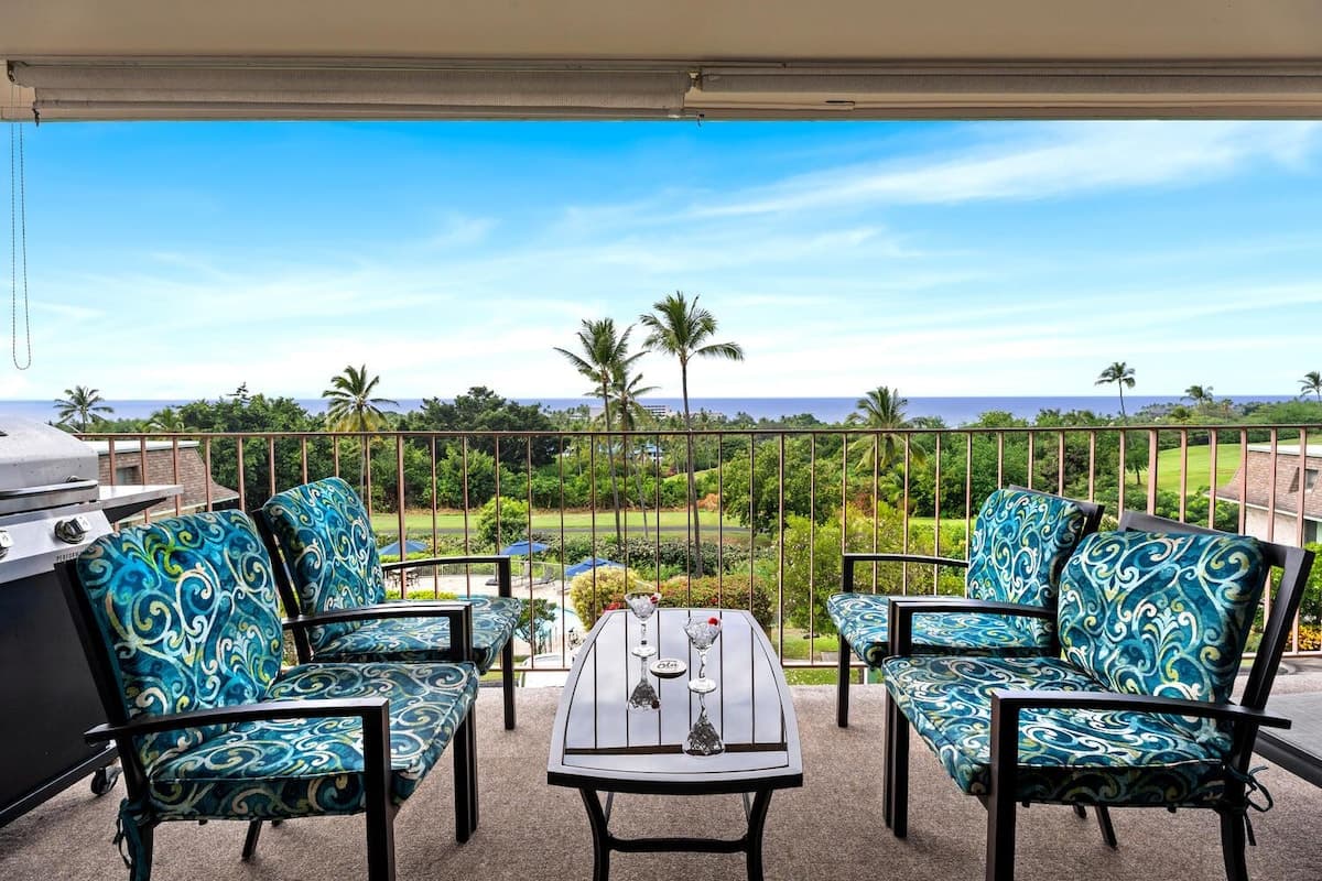 Condo in Kailua-Kona · ★4.76 · 1 bedroom · 2 beds · 2 private baths - Photo 1