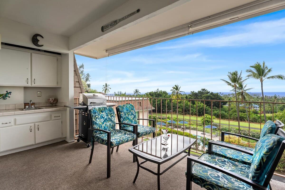 Condo in Kailua-Kona · ★4.76 · 1 bedroom · 2 beds · 2 private baths - Photo 5