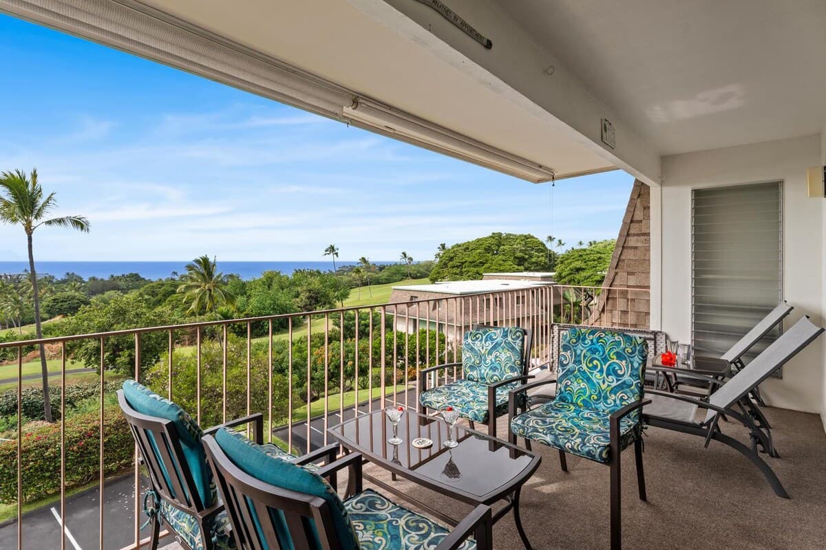 Condo in Kailua-Kona · ★4.76 · 1 bedroom · 2 beds · 2 private baths - Photo 4