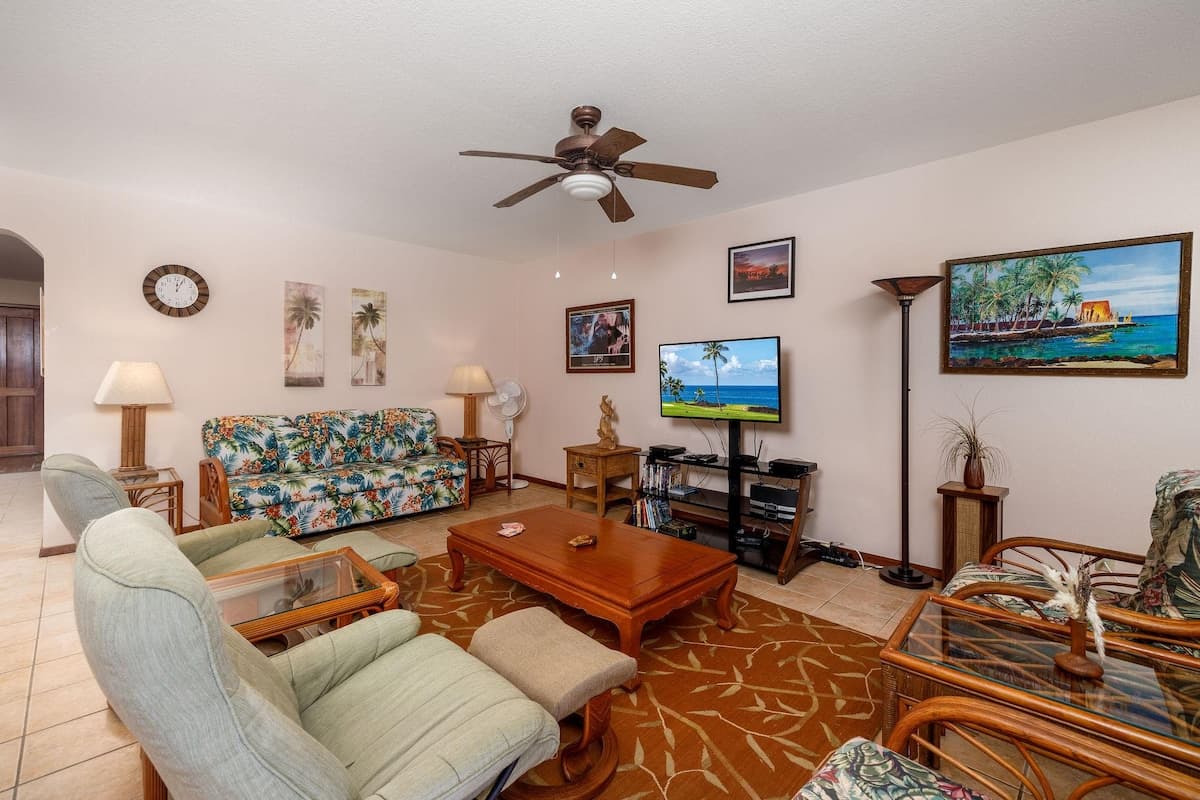 Condo in Kailua-Kona · ★4.81 · 2 bedrooms · 4 beds · 2 private baths - Photo 5