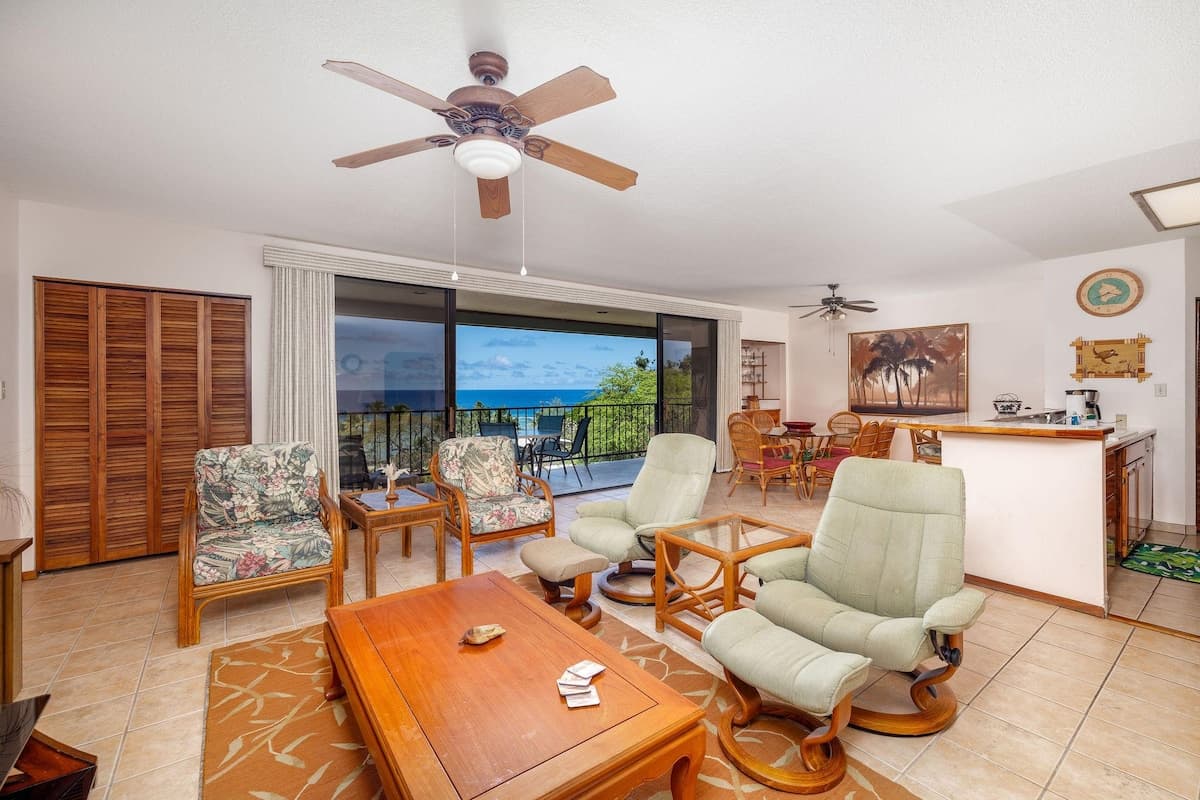 Condo in Kailua-Kona · ★4.81 · 2 bedrooms · 4 beds · 2 private baths - Photo 4