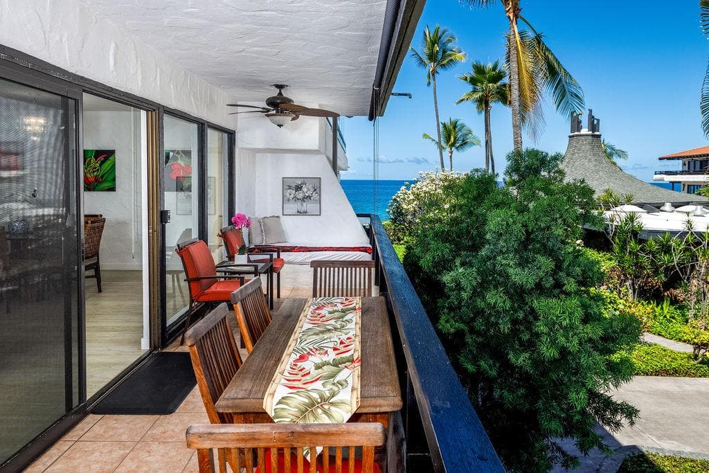 Condo in Kailua-Kona · ★4.94 · 2 bedrooms · 2 beds · 2 baths - Photo 2